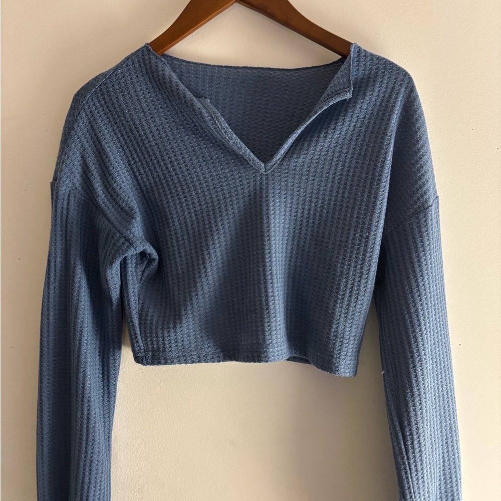 Elegant Blue Waffle Knit V-Neck Crop Top